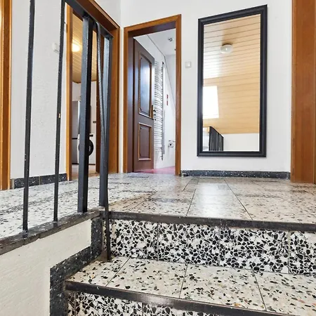 Monteur - Fuer Bis Zu 7 Personen In 63452 - Hu08c Apartment